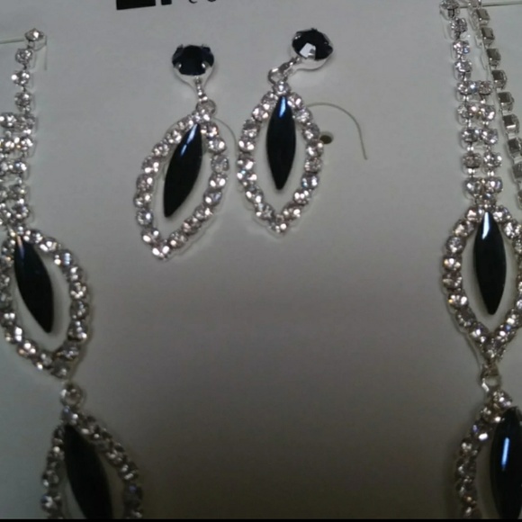 3 pcs Rhinestone Necklace Set - Picture 4 of 4